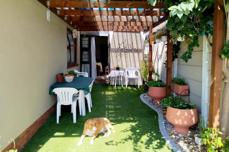 4 Bedroom Property for Sale in Peerless Park East Western Cape